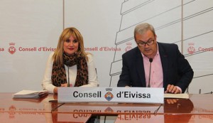 Marta Díaz y Vicent Torres presentaron las Medallas de Oro del Consell de Ibiza para 2016.